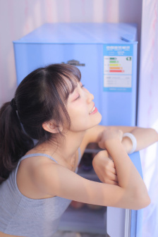 《丰满的女邻居》电影